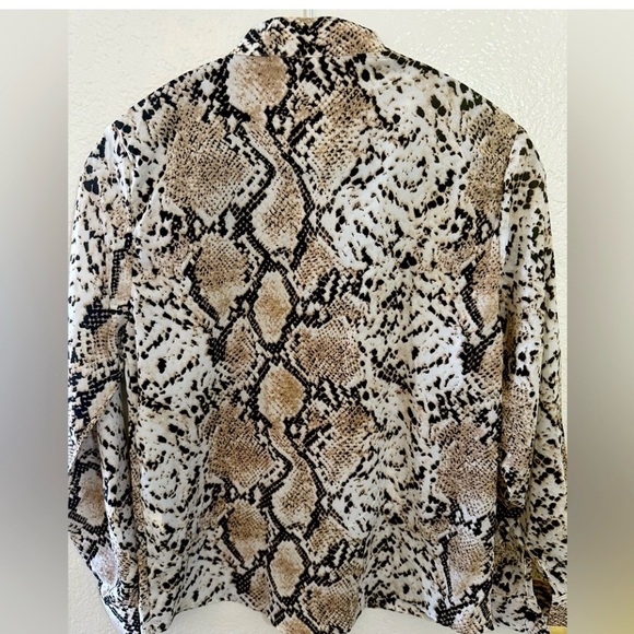 Snakeskin Collared Blouse pullover small - Picture 7 of 7